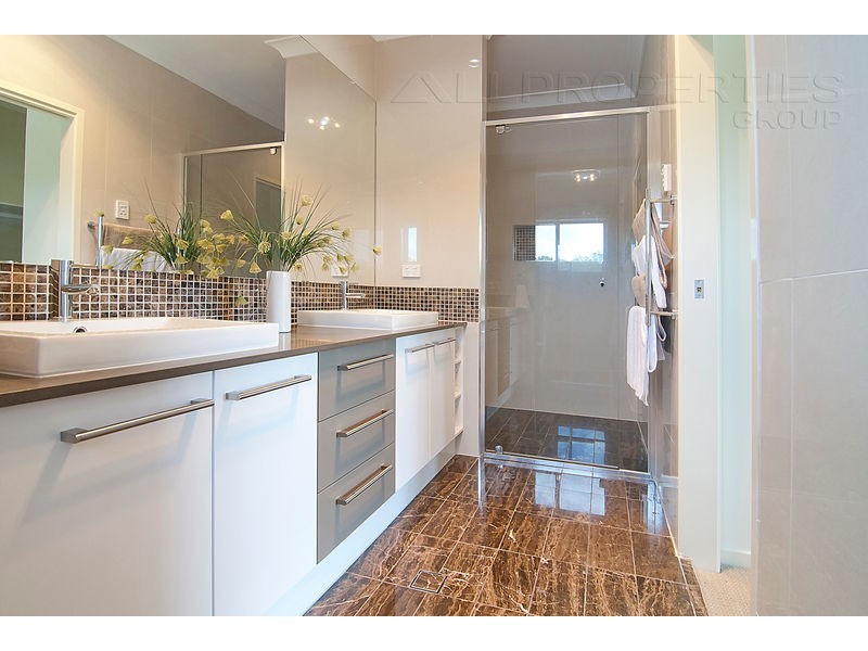 26 Lakeview Place, Springfield Lakes QLD 4300