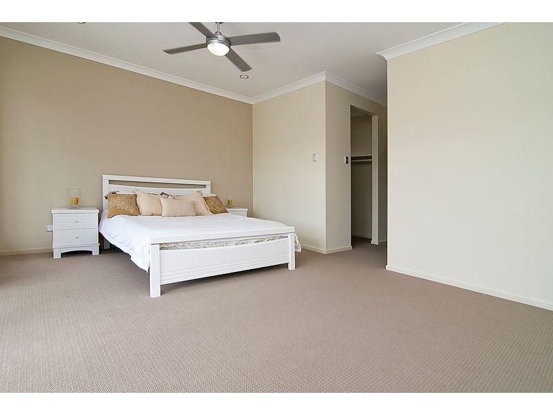 26 Lakeview Place, Springfield Lakes QLD 4300