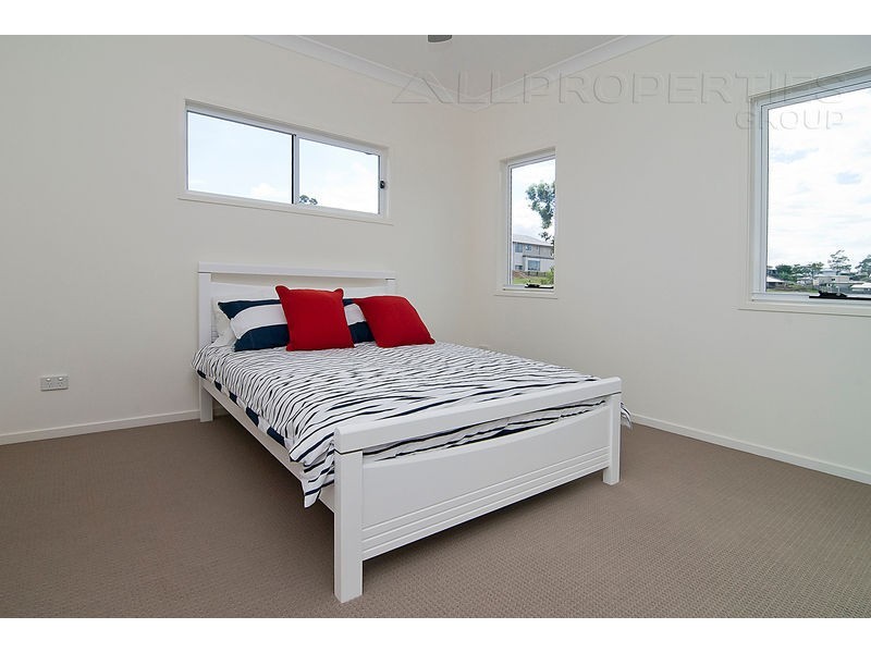 26 Lakeview Place, Springfield Lakes QLD 4300