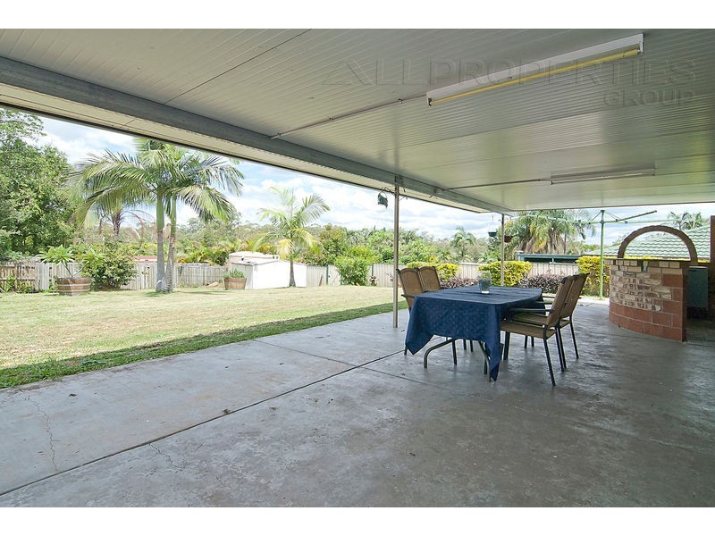 9 KINGFIELD CT, Regents Park QLD 4118