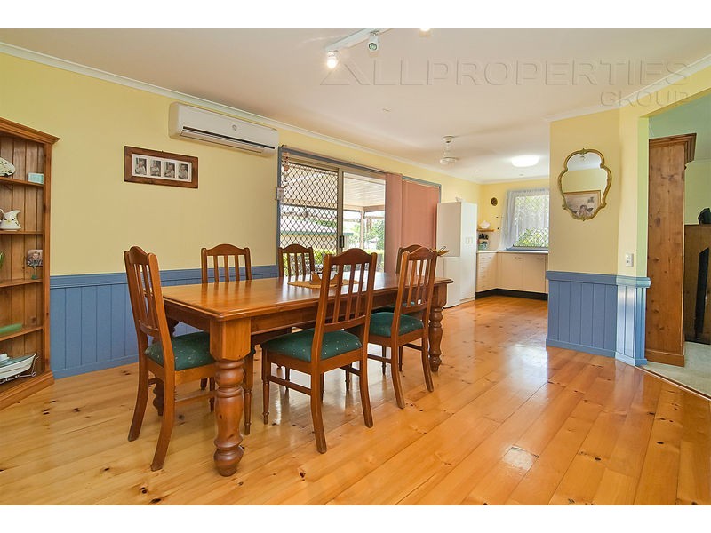 49 BOTTLEBRUSH DRIVE, Regents Park QLD 4118