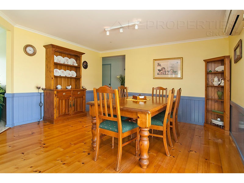 49 BOTTLEBRUSH DRIVE, Regents Park QLD 4118