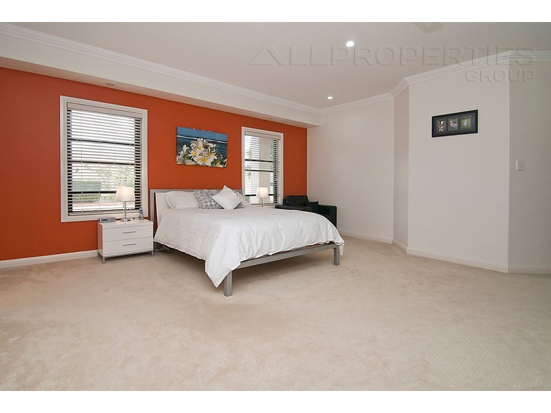 16 Santa Cruz Place, Forest Lake QLD 4078