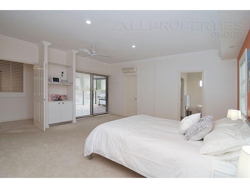 16 Santa Cruz Place, Forest Lake QLD 4078