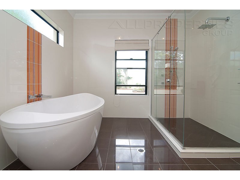 16 Santa Cruz Place, Forest Lake QLD 4078