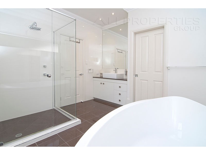 16 Santa Cruz Place, Forest Lake QLD 4078