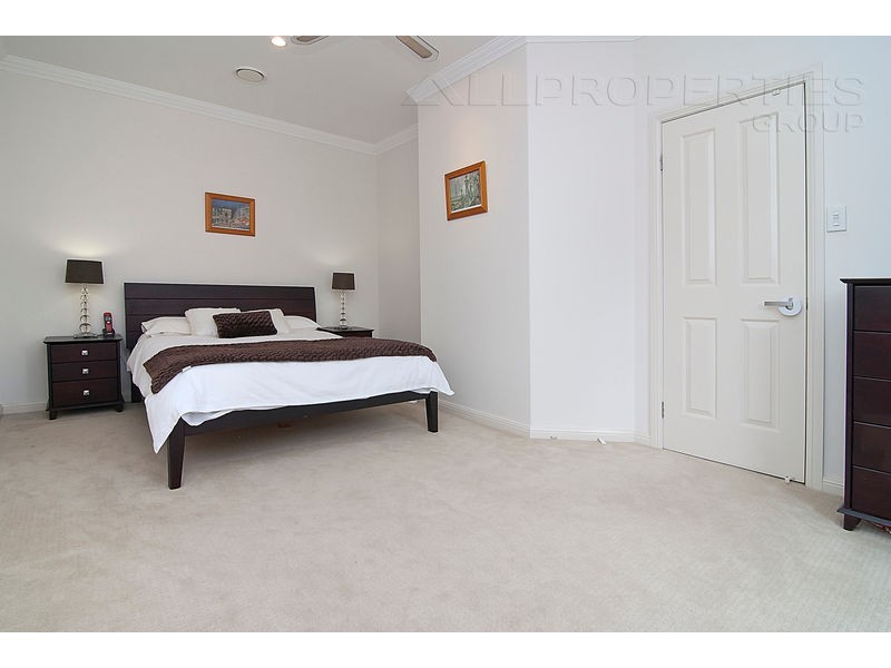 16 Santa Cruz Place, Forest Lake QLD 4078