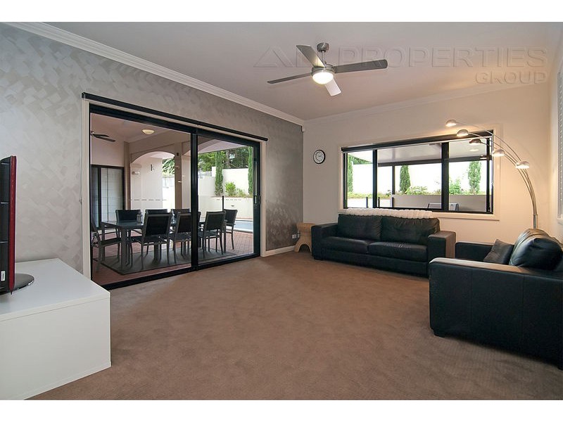 16 Santa Cruz Place, Forest Lake QLD 4078