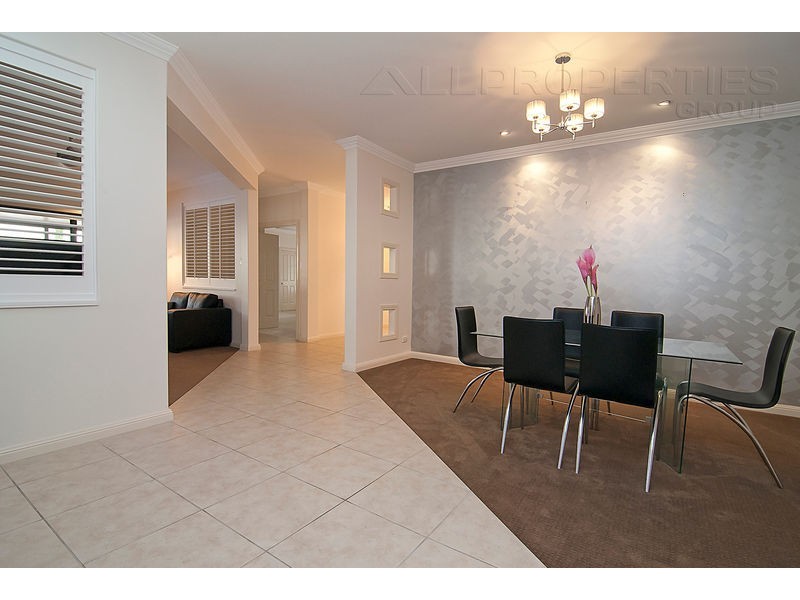 16 Santa Cruz Place, Forest Lake QLD 4078