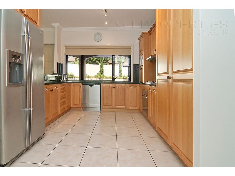 16 Santa Cruz Place, Forest Lake QLD 4078