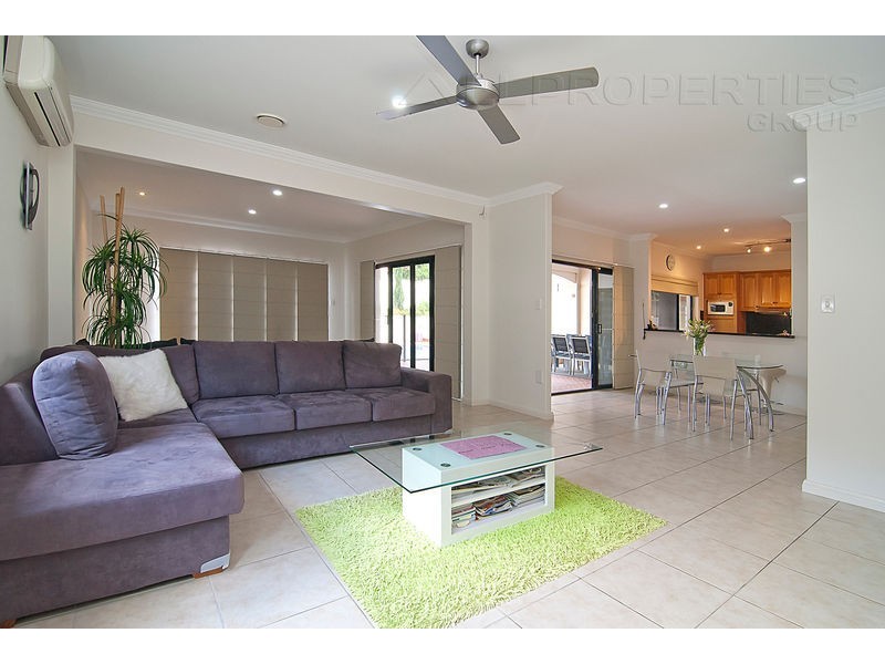 16 Santa Cruz Place, Forest Lake QLD 4078