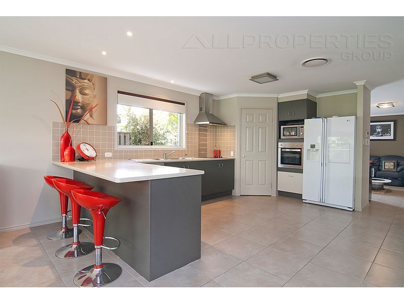 22 Cypress St, Heathwood QLD 4110