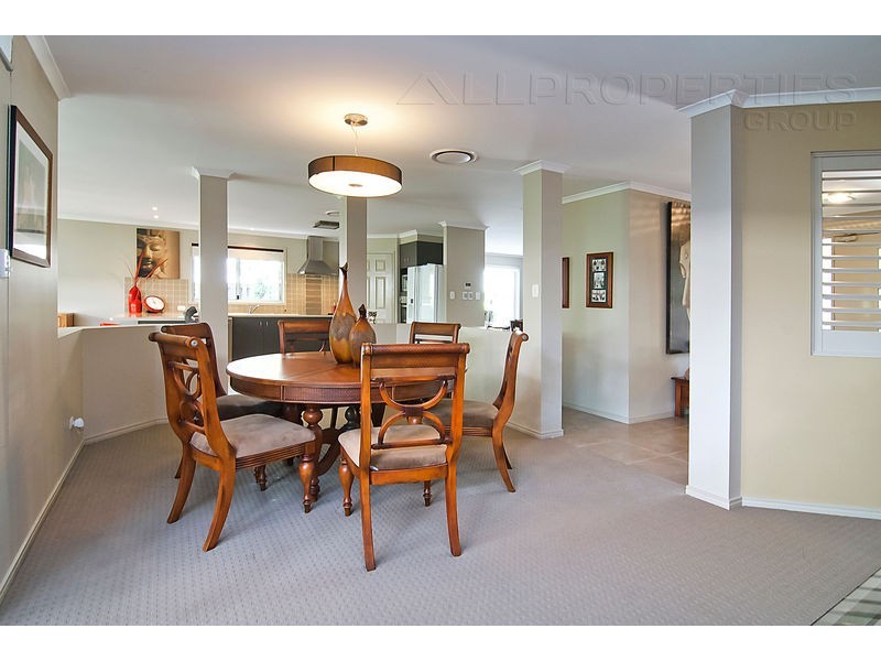 22 Cypress St, Heathwood QLD 4110