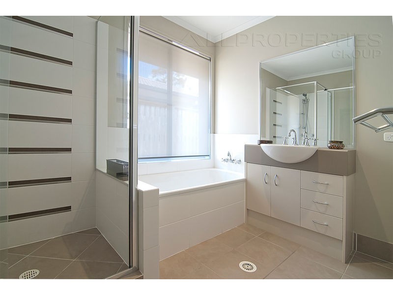 22 Cypress St, Heathwood QLD 4110