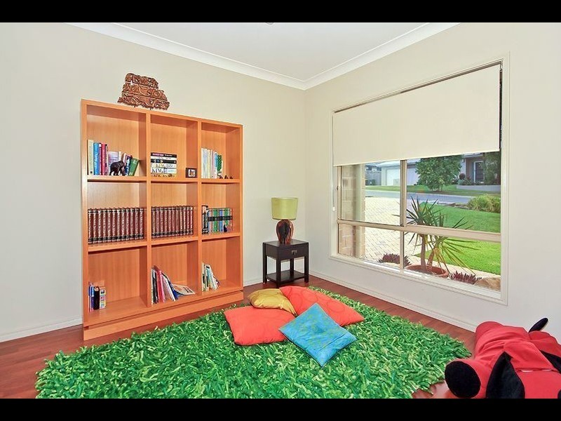 12 Aspen St, Heathwood QLD 4110