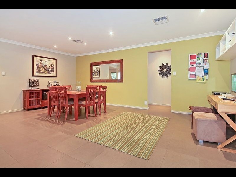 12 Aspen St, Heathwood QLD 4110