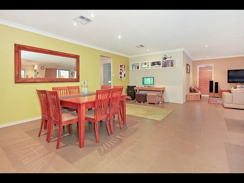 12 Aspen St, Heathwood QLD 4110