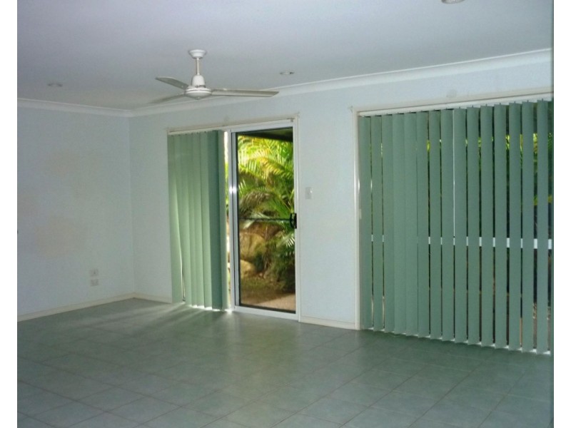 7 SAMIA COURT, Regents Park QLD 4118