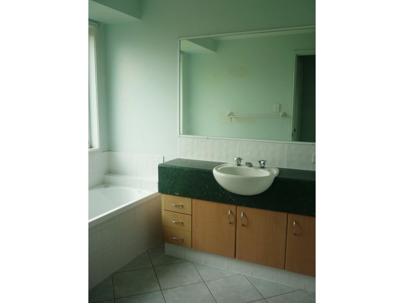 7 SAMIA COURT, Regents Park QLD 4118