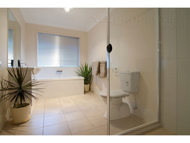 4 Jenny McMahon Ct, Goodna QLD 4300