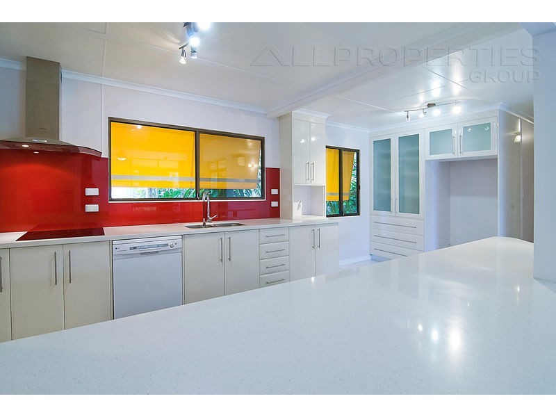 14 Conifer Street, Hillcrest QLD 4118