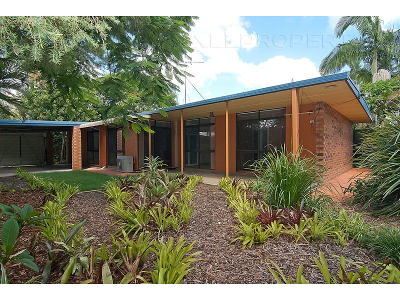 14 Conifer Street, Hillcrest QLD 4118