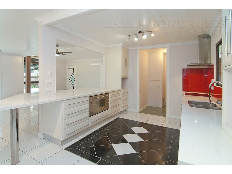 14 Conifer Street, Hillcrest QLD 4118