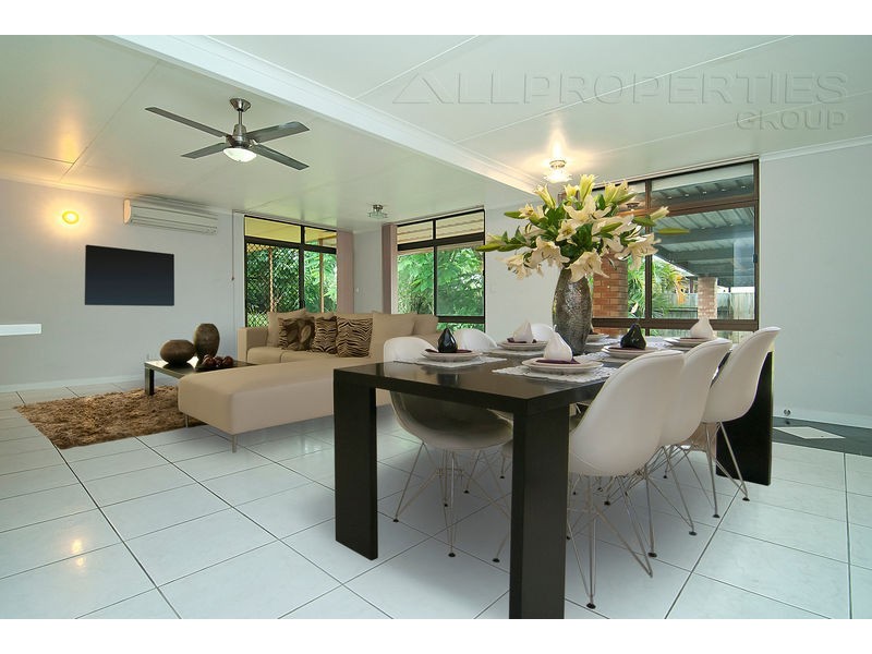 14 Conifer Street, Hillcrest QLD 4118