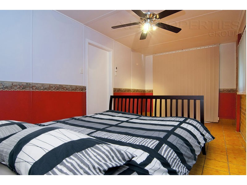 14 Conifer Street, Hillcrest QLD 4118