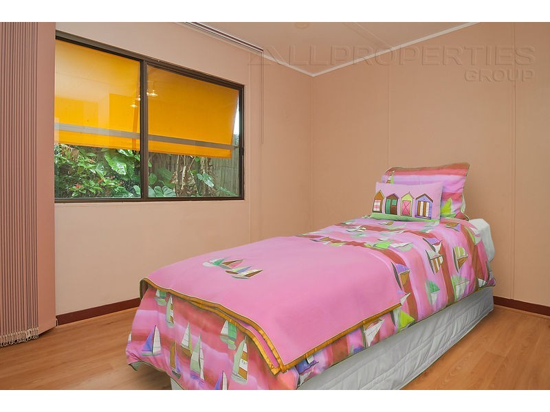 14 Conifer Street, Hillcrest QLD 4118