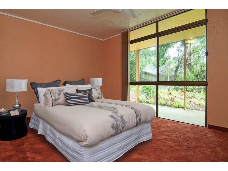 14 Conifer Street, Hillcrest QLD 4118