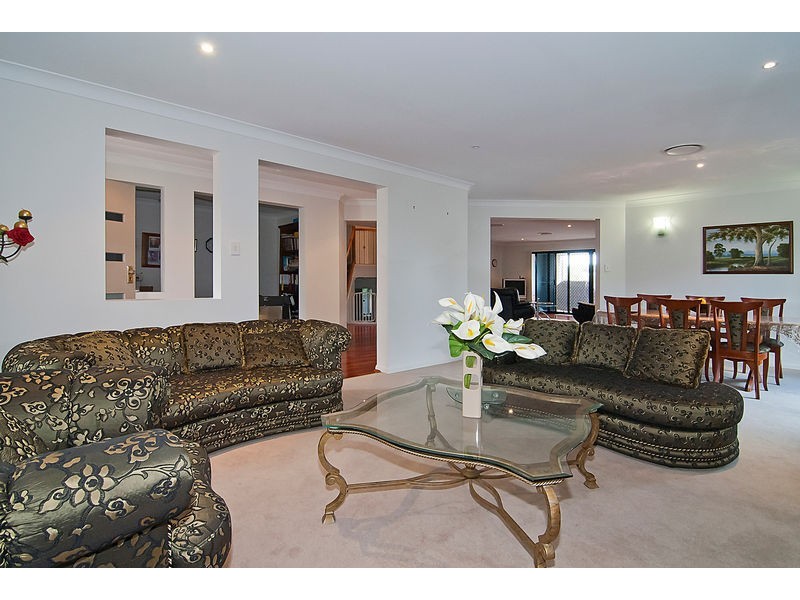 17 Stringybark Cr, Heathwood QLD 4110