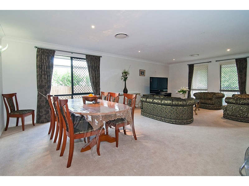 17 Stringybark Cr, Heathwood QLD 4110