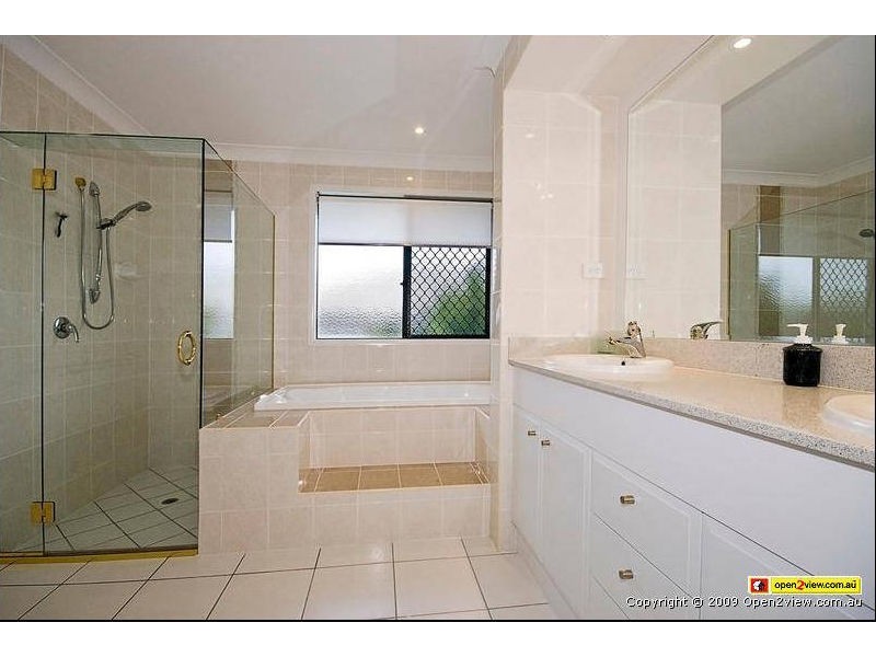 17 Stringybark Cr, Heathwood QLD 4110