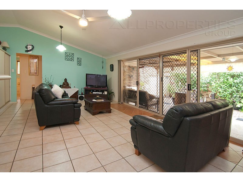 33 Hampstead Street, Forest Lake QLD 4078