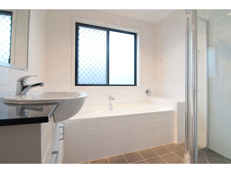 37 Lakes Entrance Dr, Springfield Lakes QLD 4300