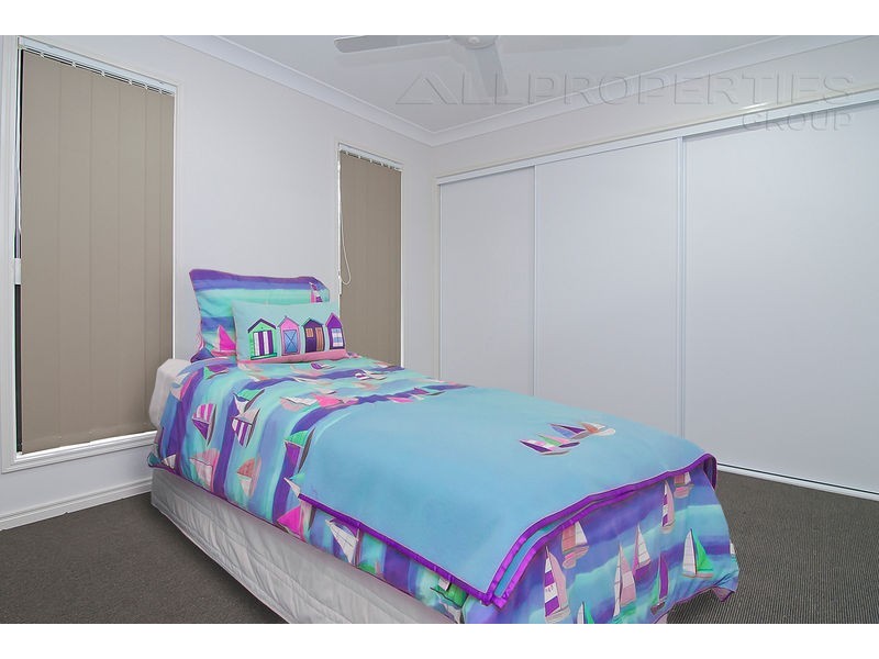 37 Lakes Entrance Dr, Springfield Lakes QLD 4300