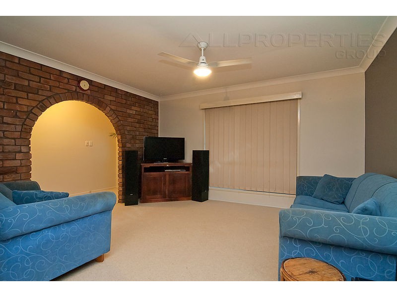 4 BOTTLEBRUSH DRIVE, Regents Park QLD 4118