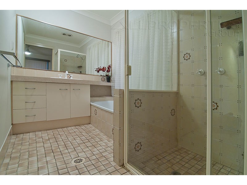 4 BOTTLEBRUSH DRIVE, Regents Park QLD 4118