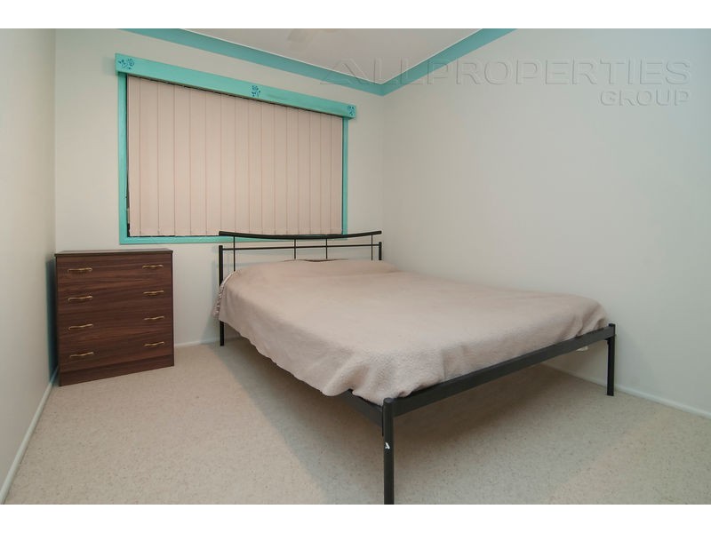 4 BOTTLEBRUSH DRIVE, Regents Park QLD 4118