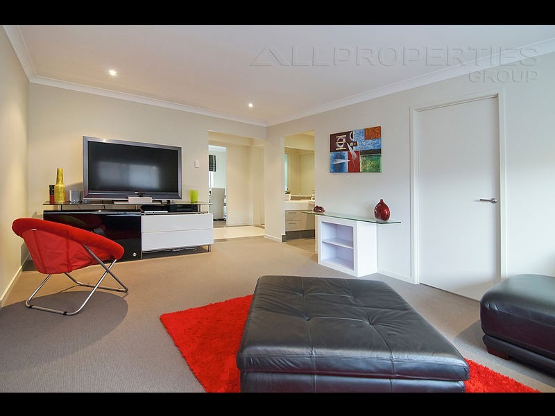 63 Juniper St, Heathwood QLD 4110