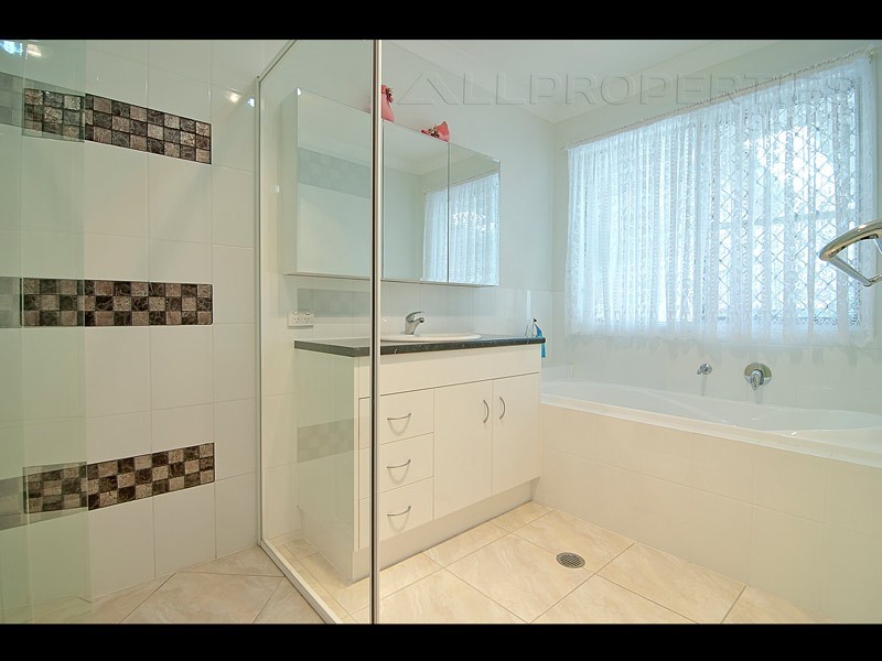 21 Barcombe Drive, Berrinba QLD 4117