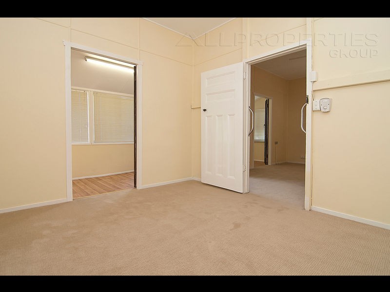 13 Earl St, Greenslopes QLD 4120