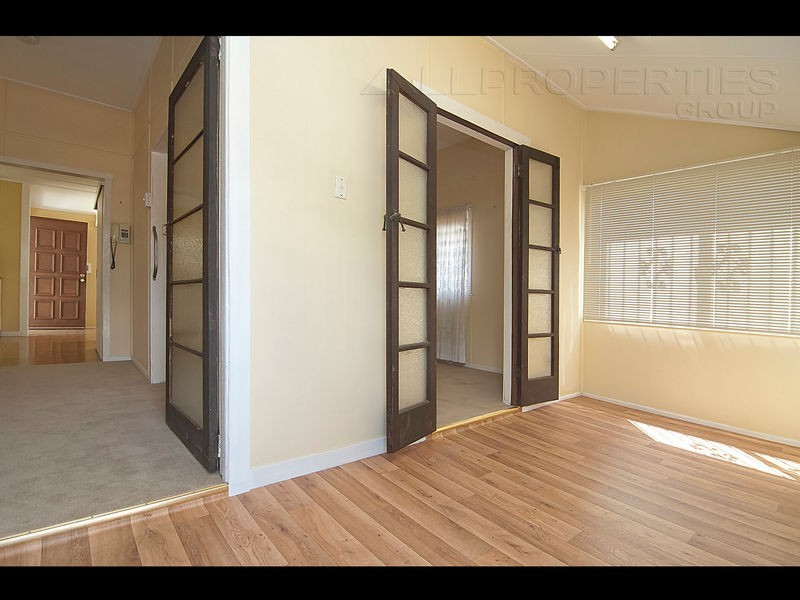 13 Earl St, Greenslopes QLD 4120