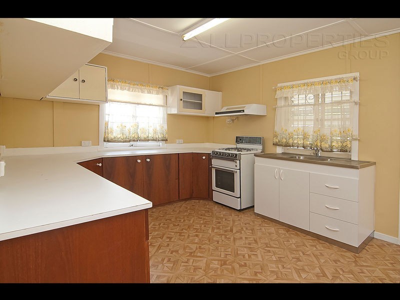 13 Earl St, Greenslopes QLD 4120