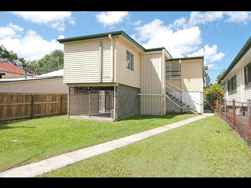 13 Earl St, Greenslopes QLD 4120