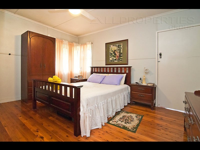 6 Birrell St, Leichhardt QLD 4305