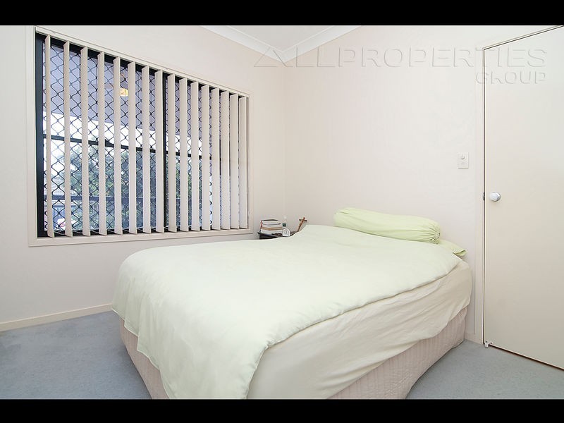 11 Gilberton Crescent, Forest Lake QLD 4078