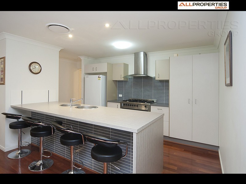 18 Cypress Street, Heathwood QLD 4110