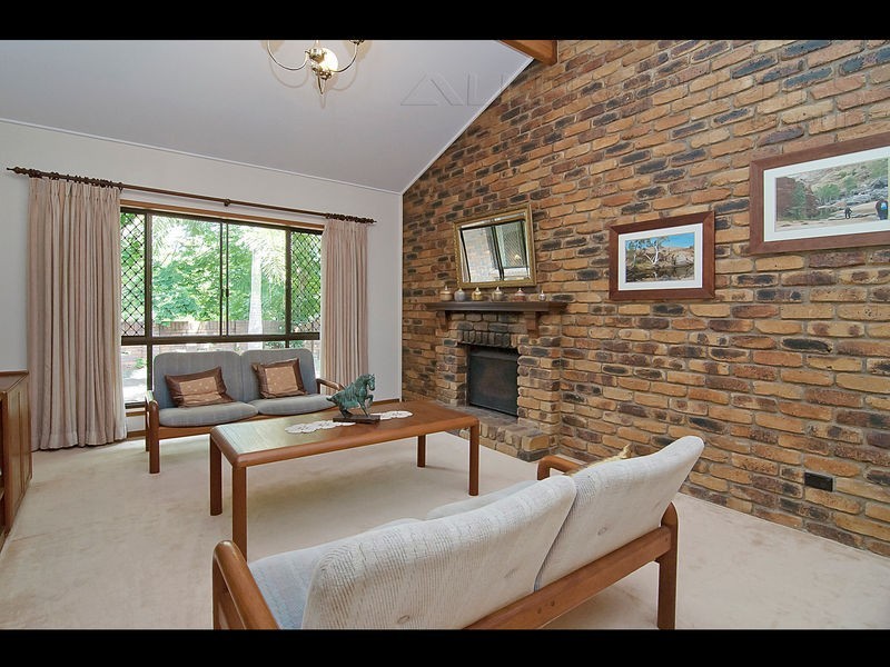 15 Allanadale Ct, Forestdale QLD 4118